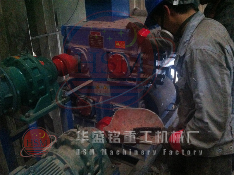 四輥破碎機(jī)客戶生產(chǎn)現(xiàn)場(chǎng) 四輥破碎機(jī)客戶生產(chǎn)現(xiàn)場(chǎng)